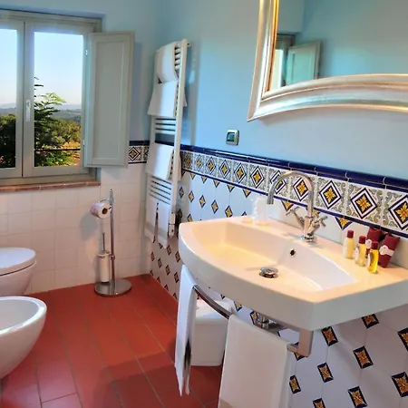 Agriturismo La Lucciolaia Lantgård *