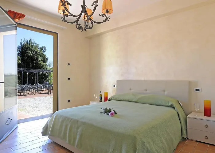 Agriturismo La Lucciolaia 农家乐 *