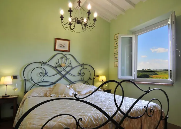 Agriturismo La Lucciolaia 圣吉米纳诺