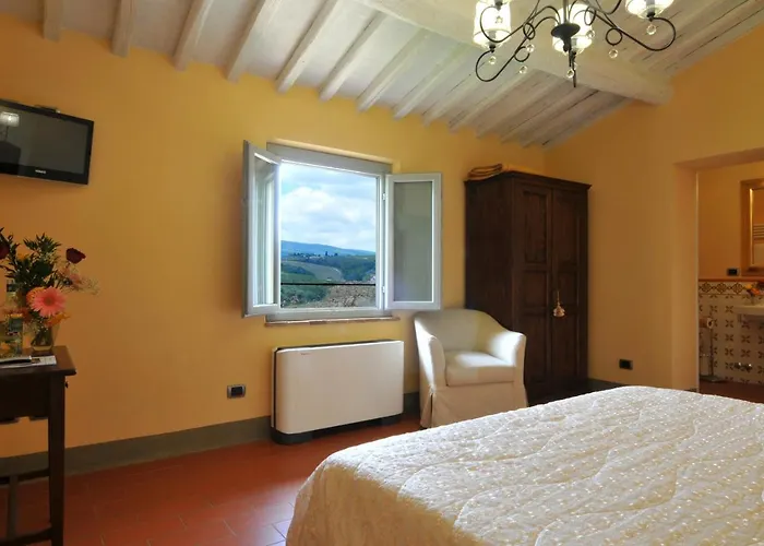 Agriturismo La Lucciolaia 农家乐 *