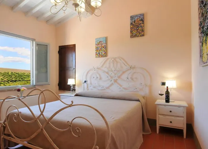 Agriturismo La Lucciolaia 圣吉米纳诺